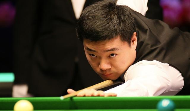 误判，意丁联赛中皮球从边网打进，裁判判罚进球有效